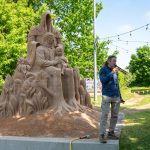Kārļa Īles smilšu skulptūras “Pusmūžs” un izstādes “50 reizes apkārt saulei” svinīgā atklāšana
