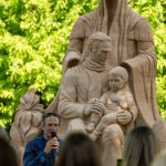 Kārļa Īles smilšu skulptūras “Pusmūžs” un izstādes “50 reizes apkārt saulei” svinīgā atklāšana