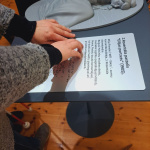 Viesi Jaņa Rozentāla Saldus vēstures un mākslas muzejā – taktilā māksla pieejama visiem!   11.februārī Saldus muzeju apmeklēja Kurzemes plānošanas reģions un biedrības Socintegra pārstāvji, lai iepazītos ar Ellijas Rozentāles 3D portretu. Šis īpašais mākslas darbs tapis ar SCHWENK Latvija atbalstu projekta "Rozentāls uz pirkstu galiem" ietvaros un piedāvā neredzīgiem un vājredzīgiem cilvēkiem "ieraudzīt" mākslu caur tausti, bet redzīgajiem – izprast, kā informāciju uztver cilvēki ar redzes traucējumiem.  Paldies viesiem par interesi un sarunām – kopā veidojam iekļaujošāku kultūras telpu!