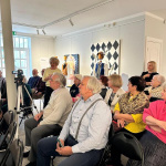 Saldus novada muzejā aizvadīts sirsnīgs un emocionāli bagāts pasākums, godinot horeogrāfes Veltas Lodiņas 100. jubileju un TDA "Kursa" 75. gadadienu. Tikšanās laikā dalībnieki dalījās atmiņās, pārrunāja "Kursas" vēstures notikumus un atcerējās Veltas Lodiņas nozīmīgo ieguldījumu latviešu skatuviskajā dejā, kā arī aplūkoja deju tērpu izstādi, kas ļāva ieskatīties TAD “Kursa” bagātajā mantojumā. Paldies visiem, kas piedalījās un padarīja šo pasākumu par dzīvu liecību tam, cik nozīmīgs ir mūsu kultūras mantojums!