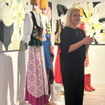 Saldus novada muzejā aizvadīts sirsnīgs un emocionāli bagāts pasākums, godinot horeogrāfes Veltas Lodiņas 100. jubileju un TDA "Kursa" 75. gadadienu. Tikšanās laikā dalībnieki dalījās atmiņās, pārrunāja "Kursas" vēstures notikumus un atcerējās Veltas Lodiņas nozīmīgo ieguldījumu latviešu skatuviskajā dejā, kā arī aplūkoja deju tērpu izstādi, kas ļāva ieskatīties TAD “Kursa” bagātajā mantojumā. Paldies visiem, kas piedalījās un padarīja šo pasākumu par dzīvu liecību tam, cik nozīmīgs ir mūsu kultūras mantojums!